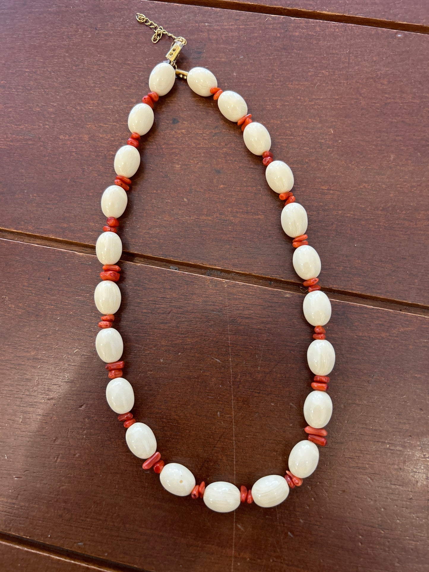 Collar Hueso y coral