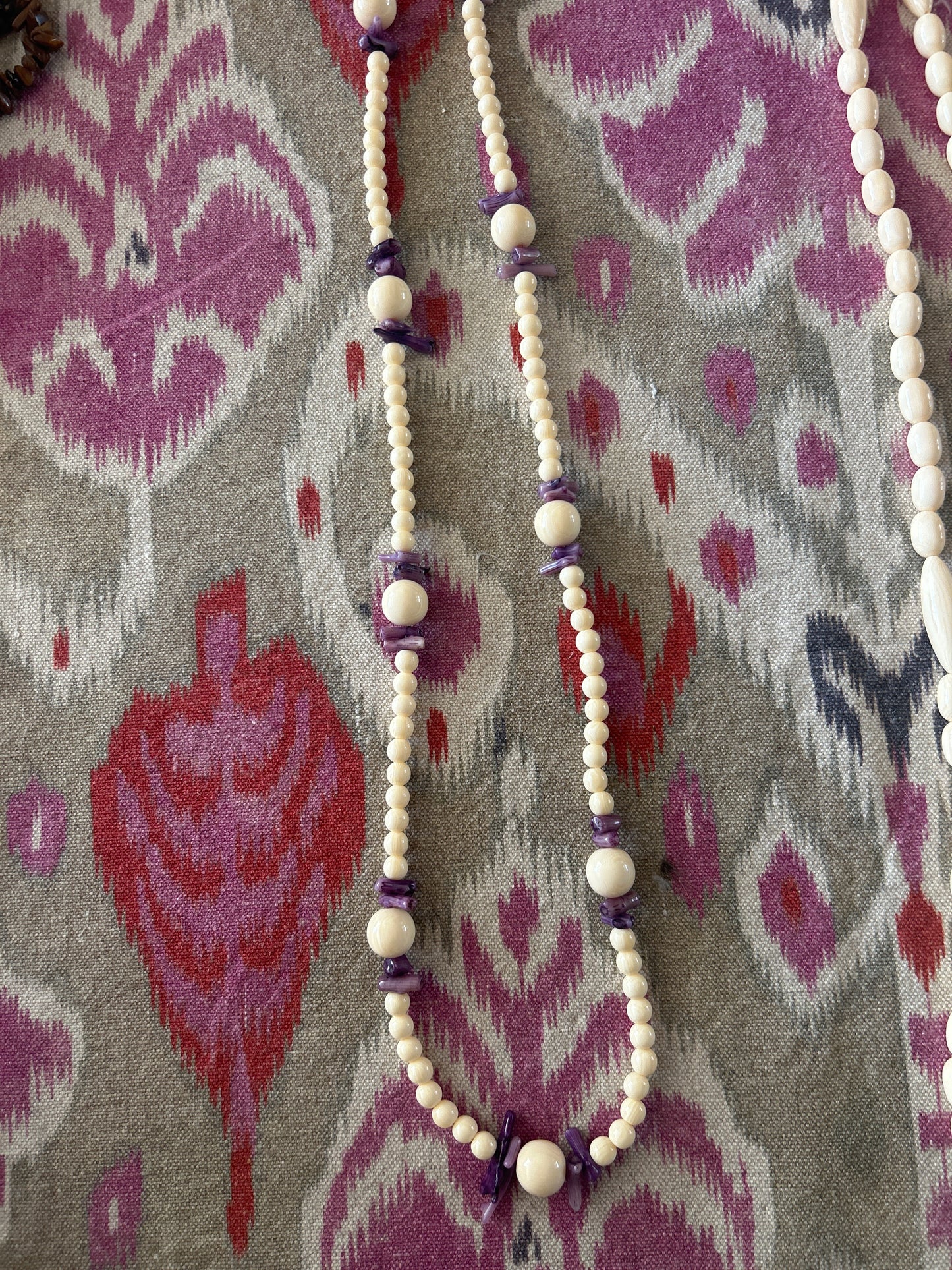 Collar resina largo morado