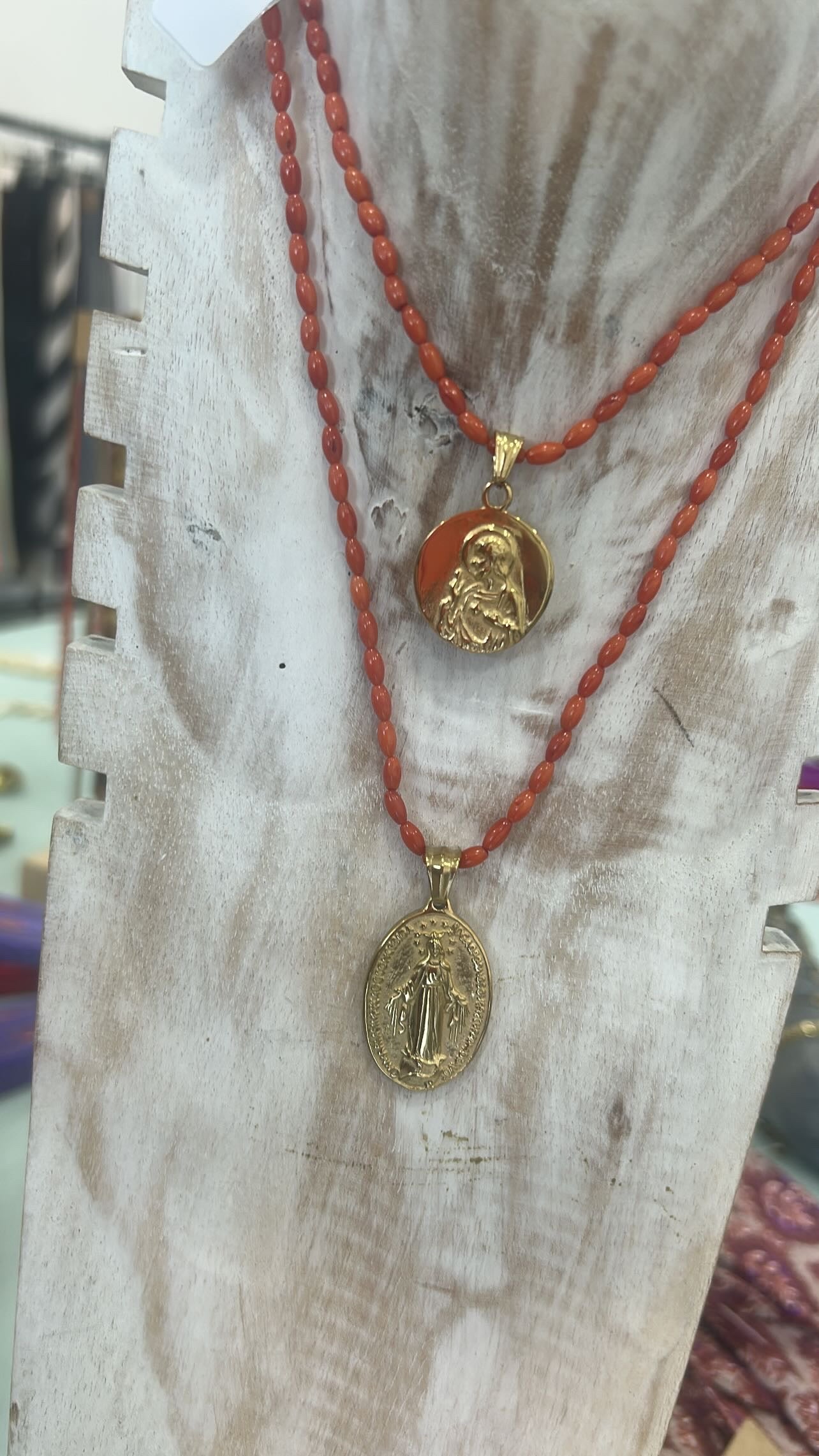 Collar Milagrosa Coral