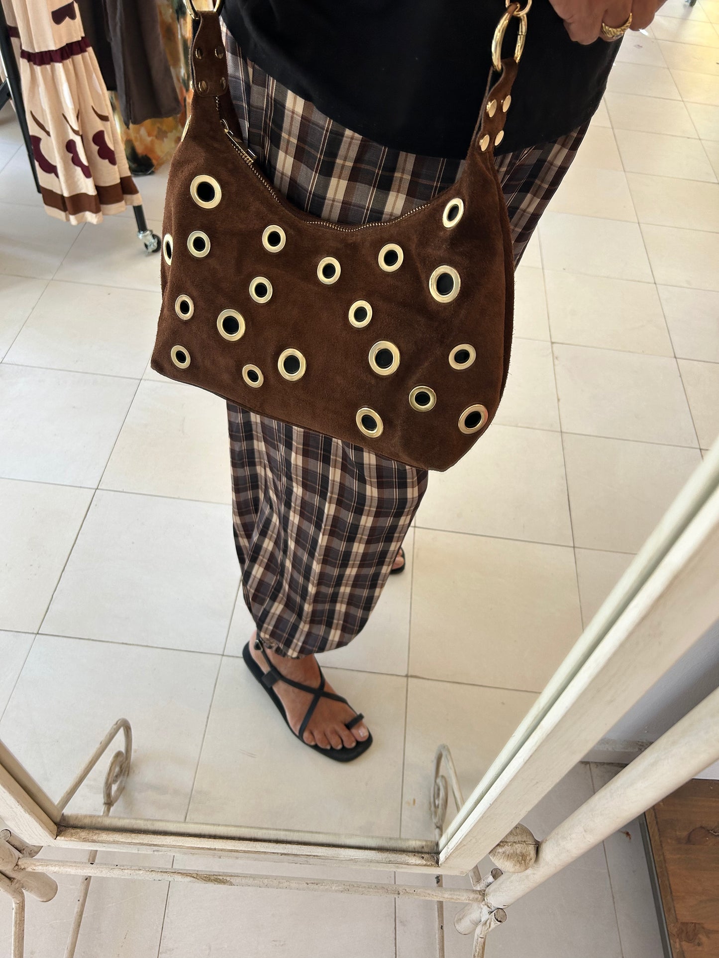 BOLSO ANTE REMACHE DORADO