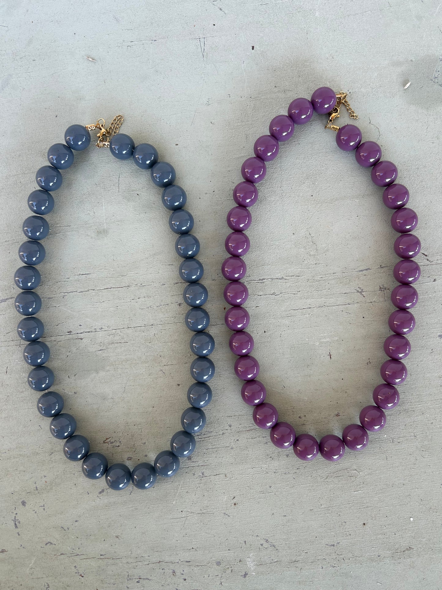 Collar Bolas resina Color