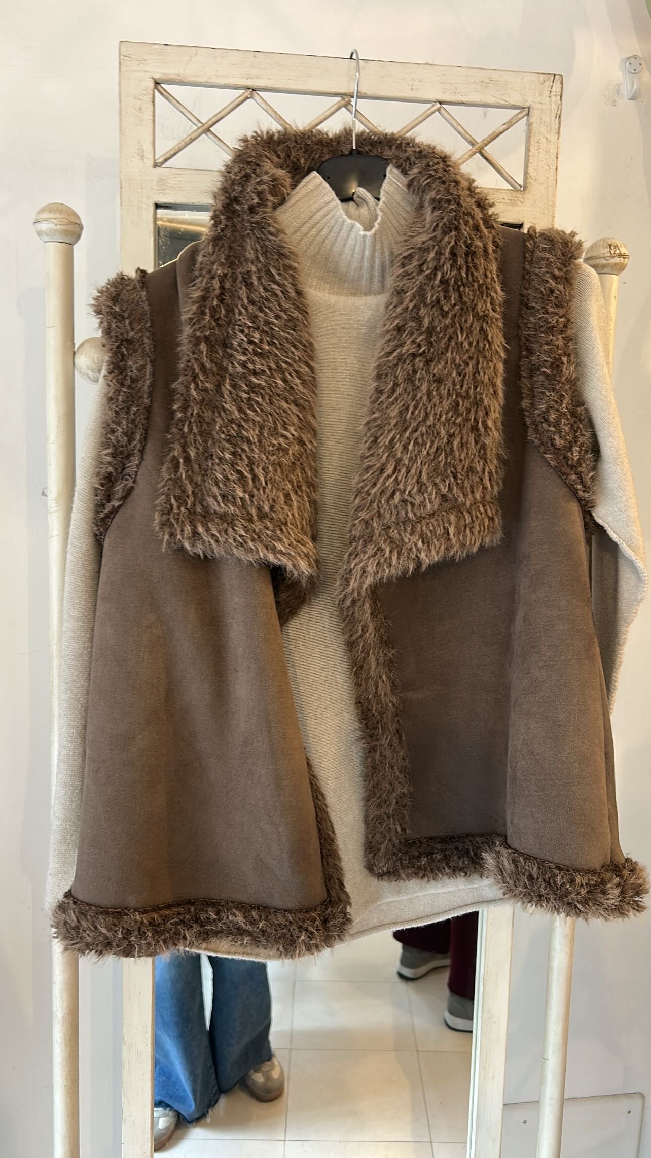 CHALECO ANTELINA Y PELO