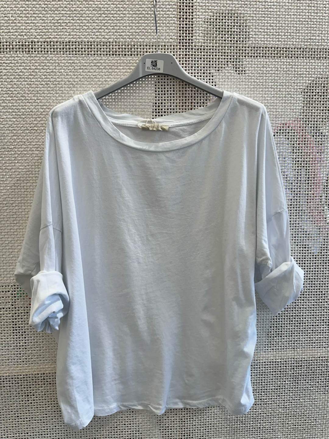 CAMISETA BASIC CUELLO BARCO LISA