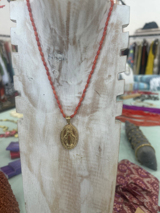 Collar Milagrosa Coral