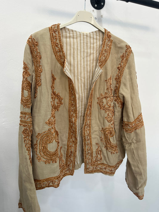 CHAQUETA BORDADA