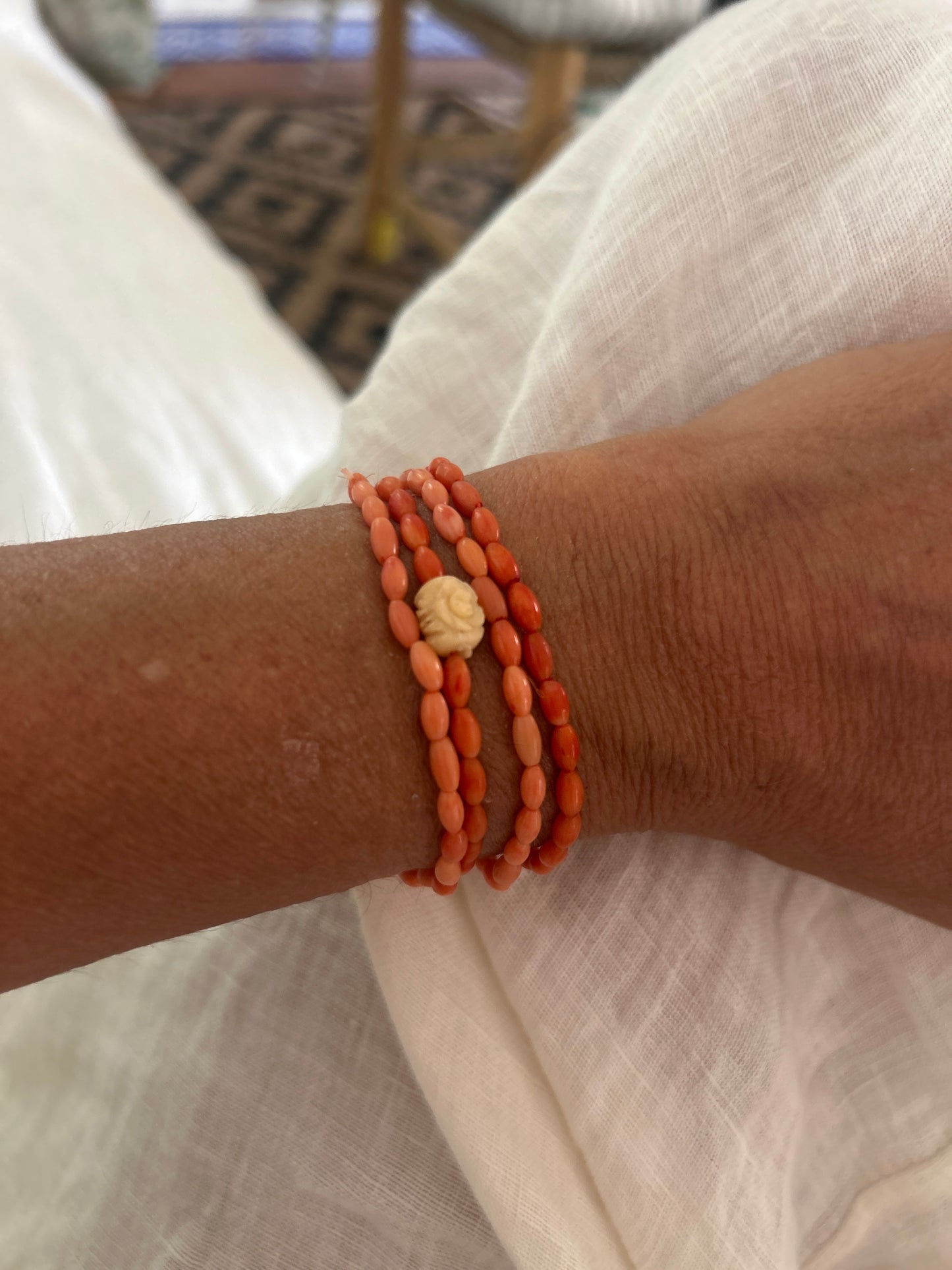 Juego de tres pulseras de coral