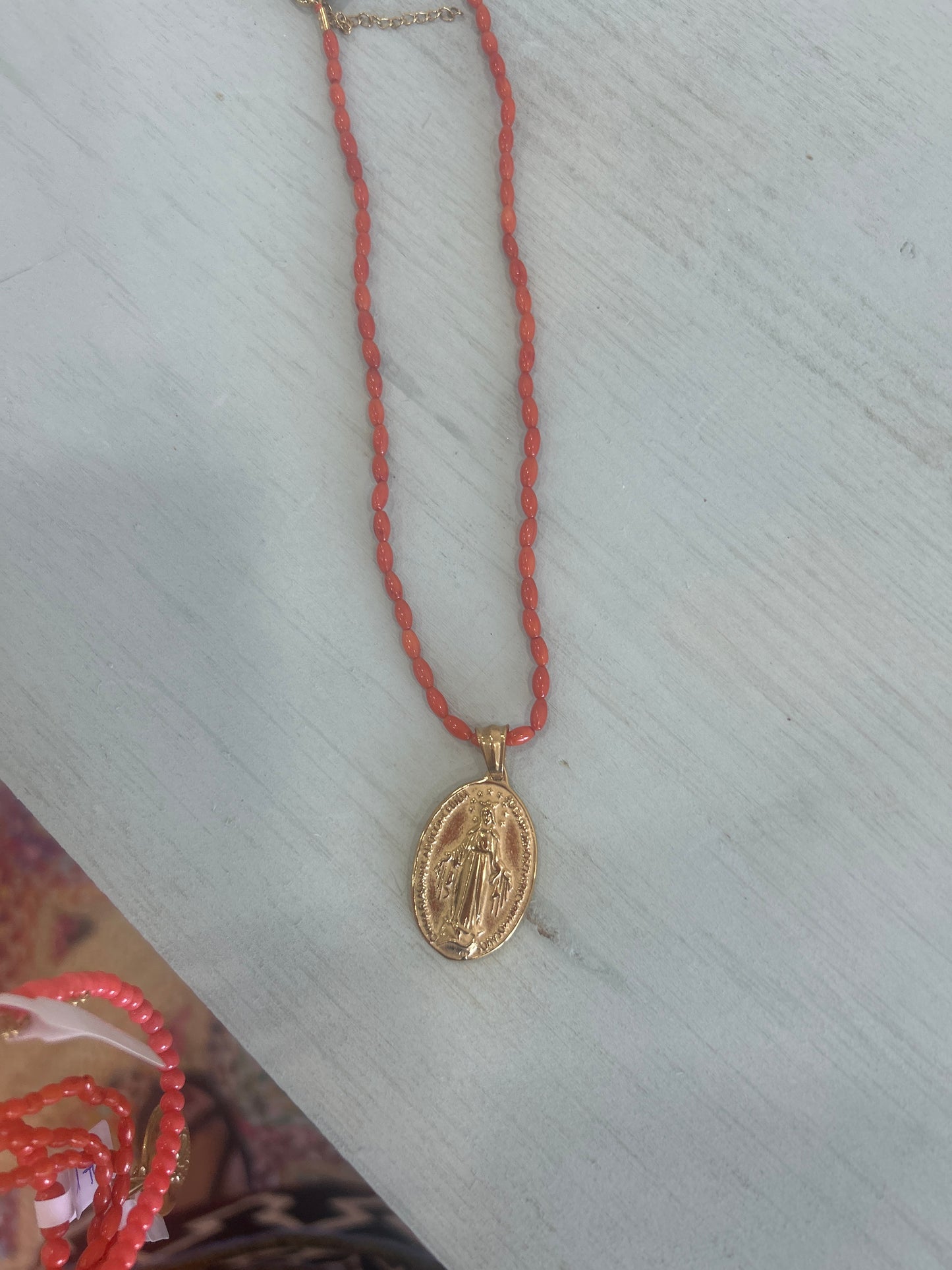 Collar Milagrosa Coral