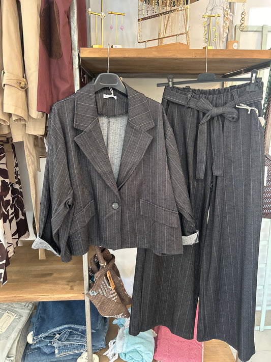 CHAQUETA RAYAS DIPLOMATICAS NEGRA