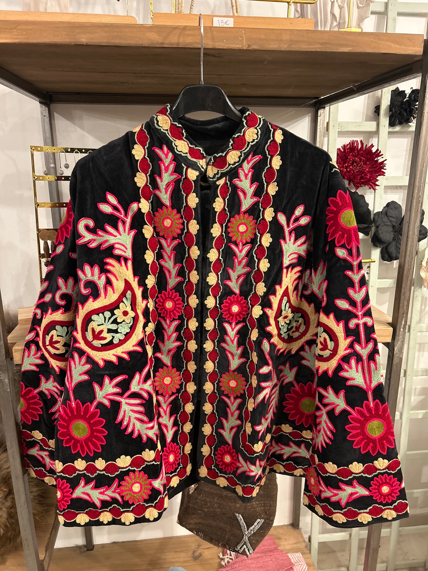 Chaqueta negra Bordada