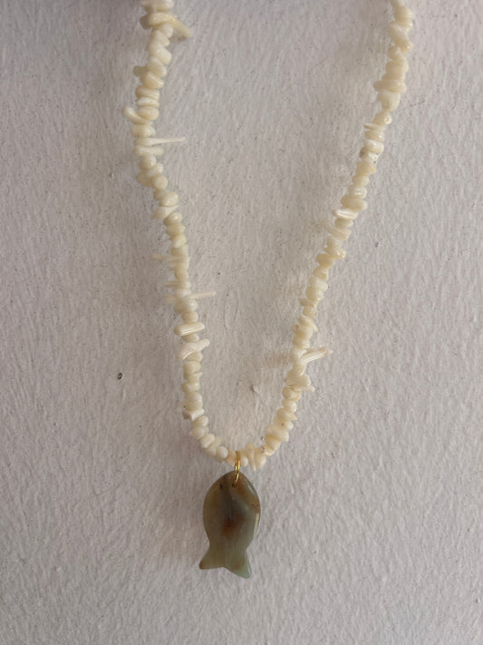 Collar coral Blanco Pez 1