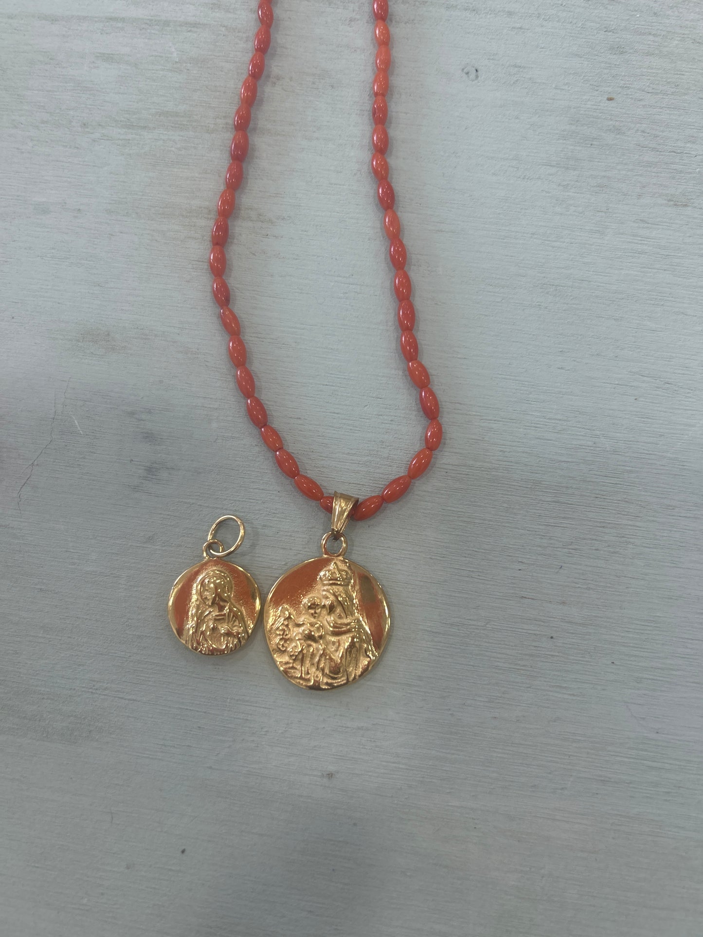 Collar coral escapulario