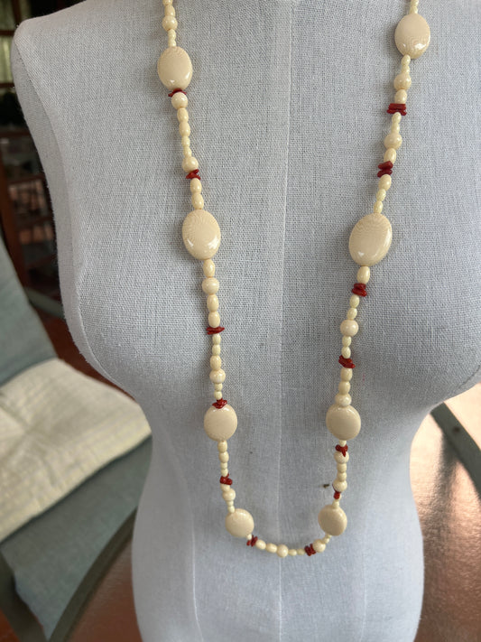 Collar largo hueso oval