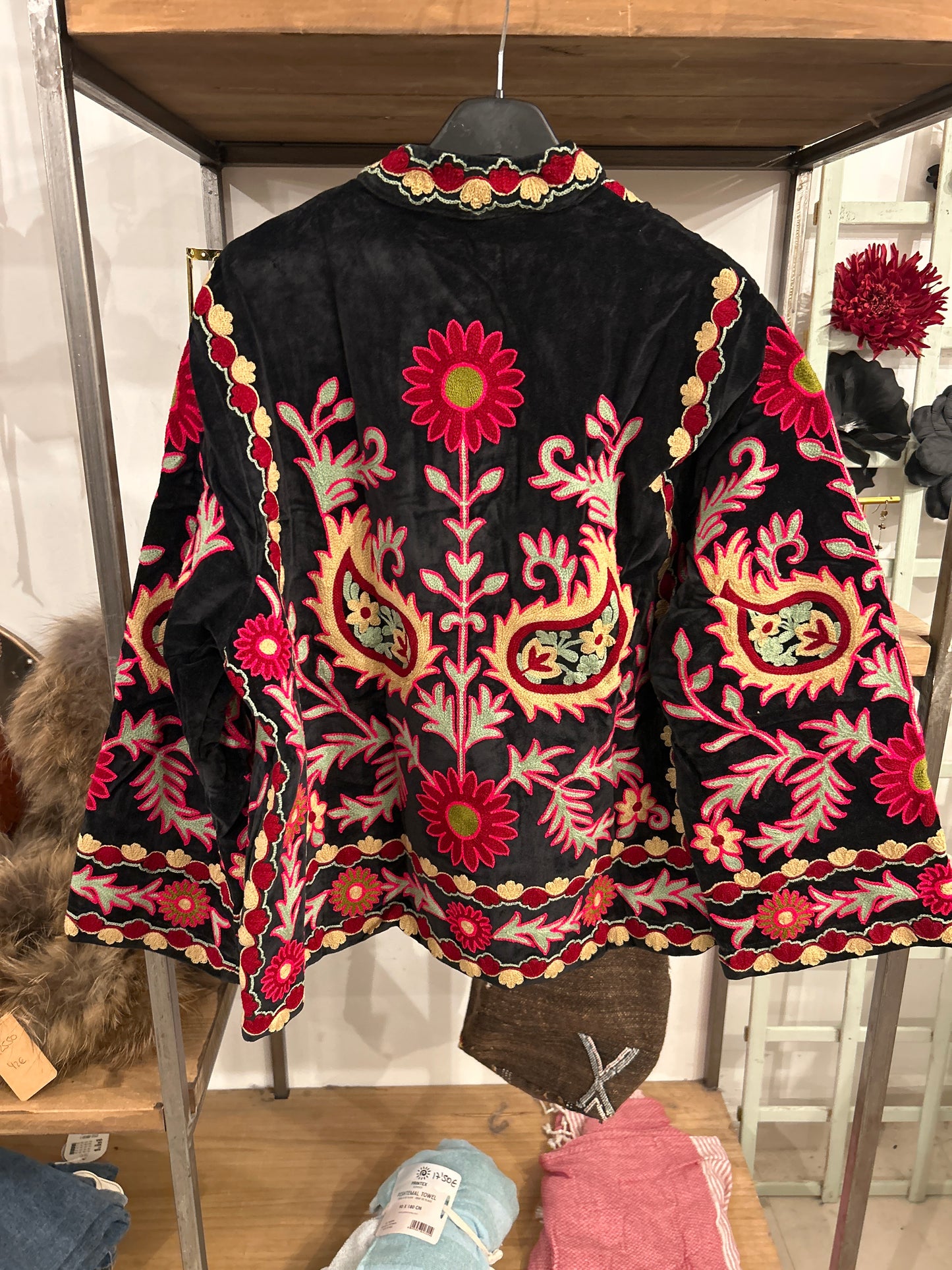 Chaqueta negra Bordada