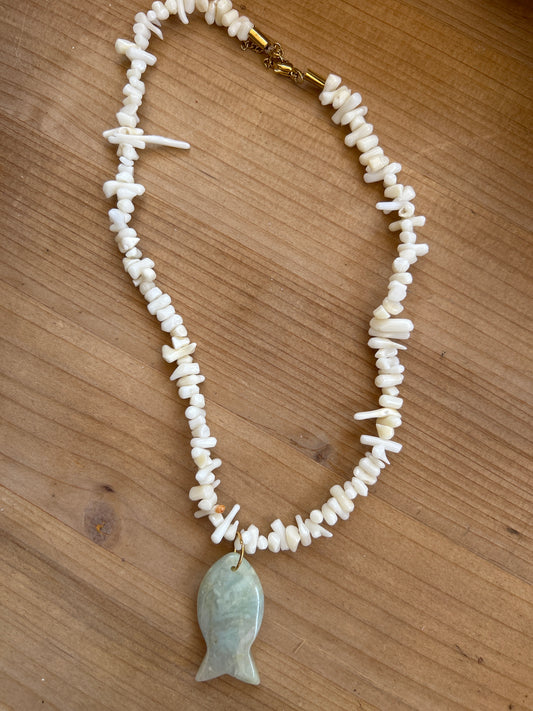 Collar coral Blanco Pez 2