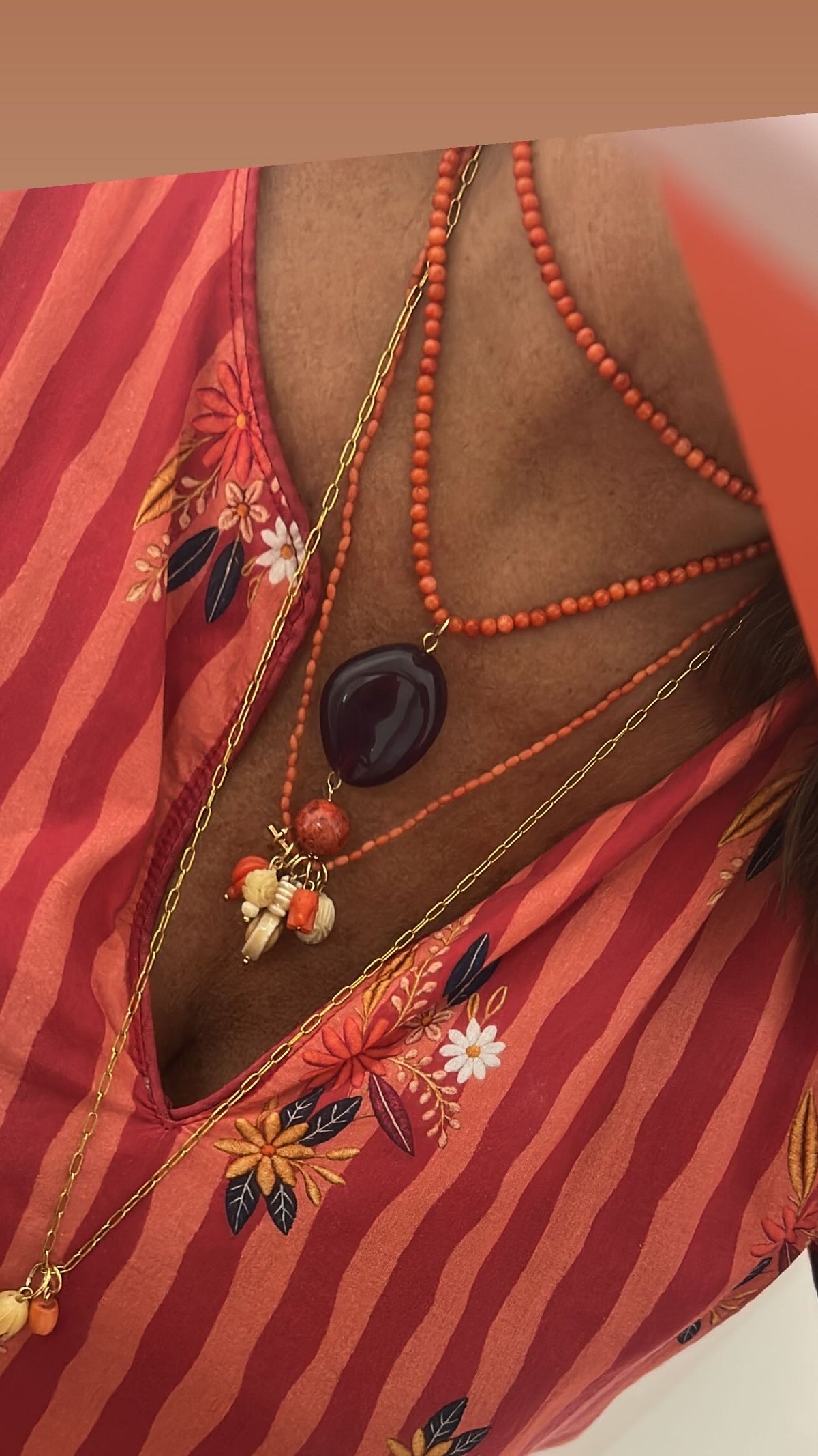 Collar largo coral Maria