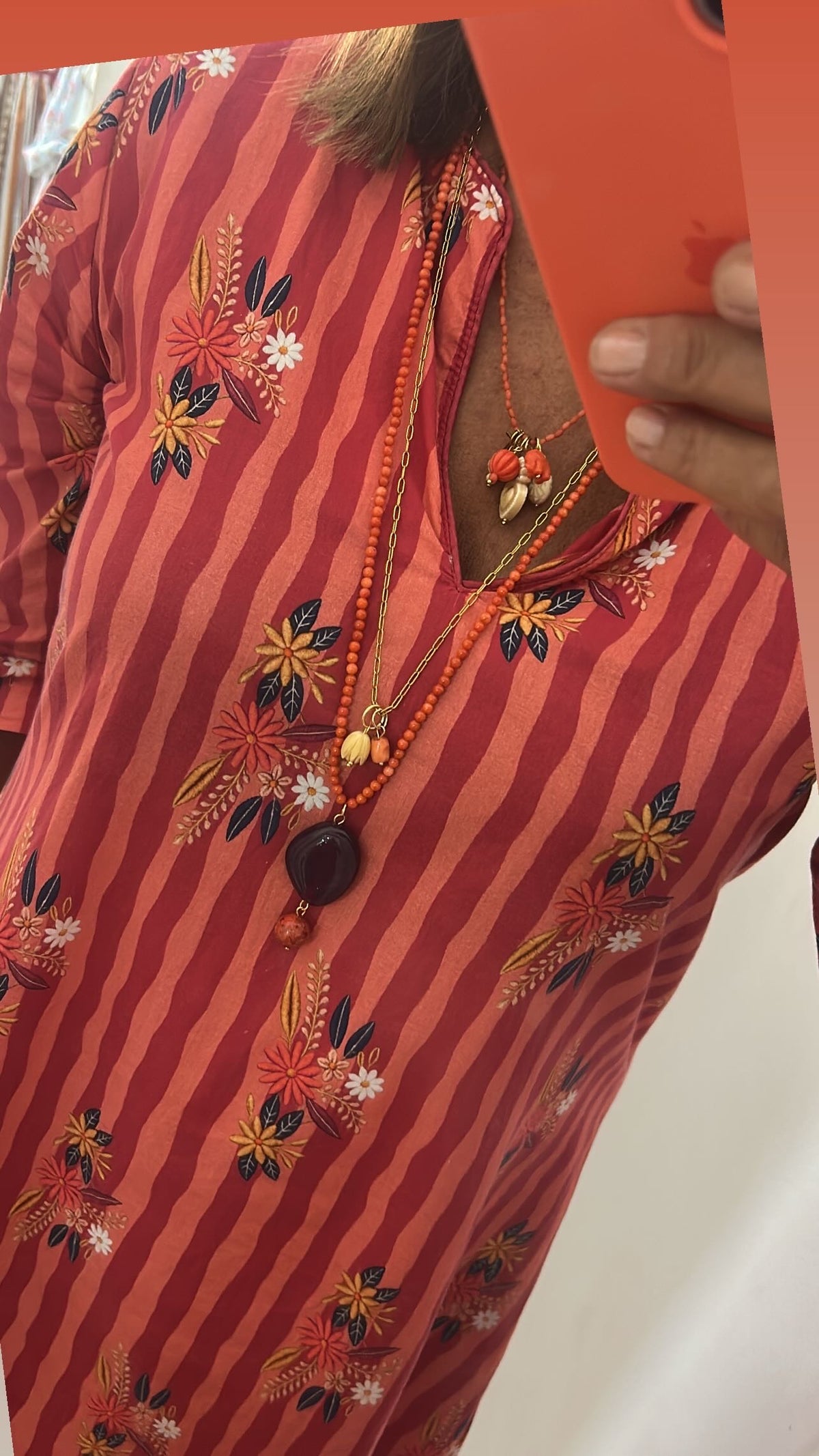Collar largo coral Maria