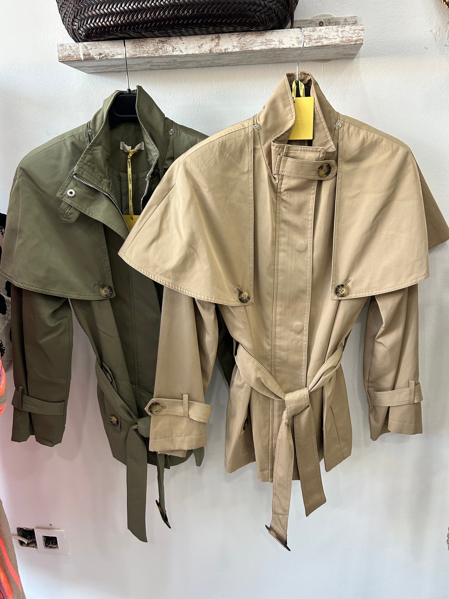 GABARDINA CORTA CAPA