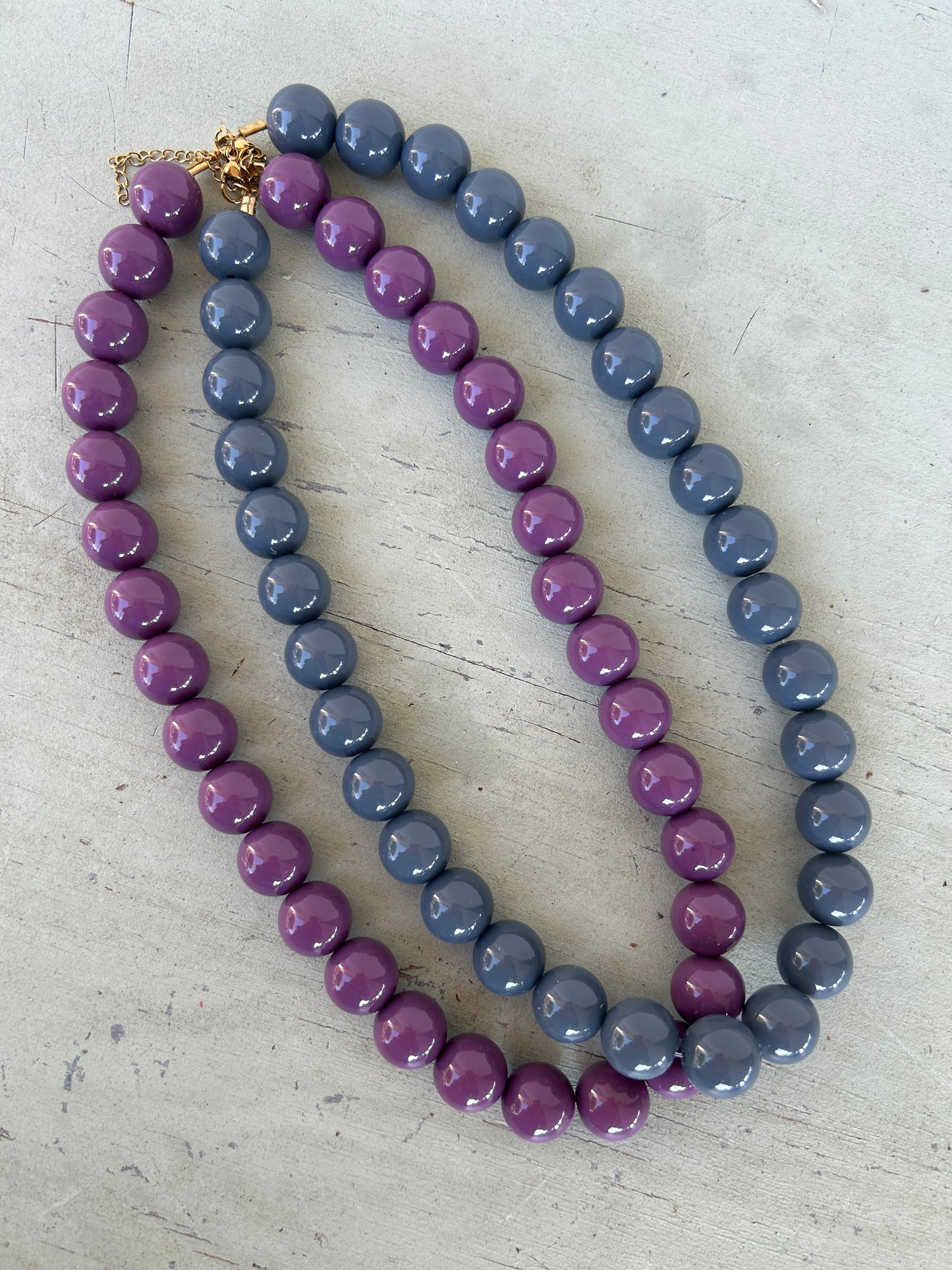 Collar Bolas resina Color