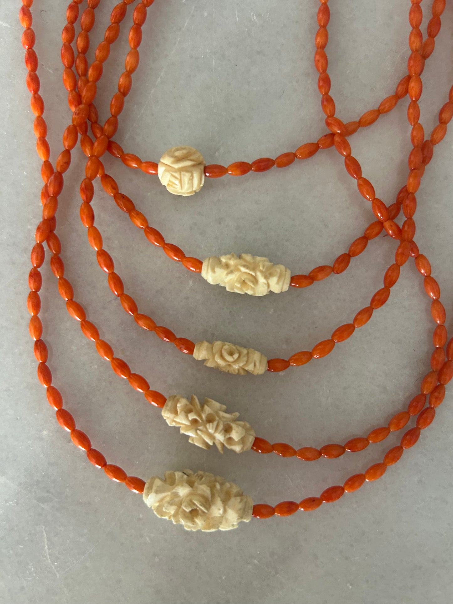 Collar hueso y coral