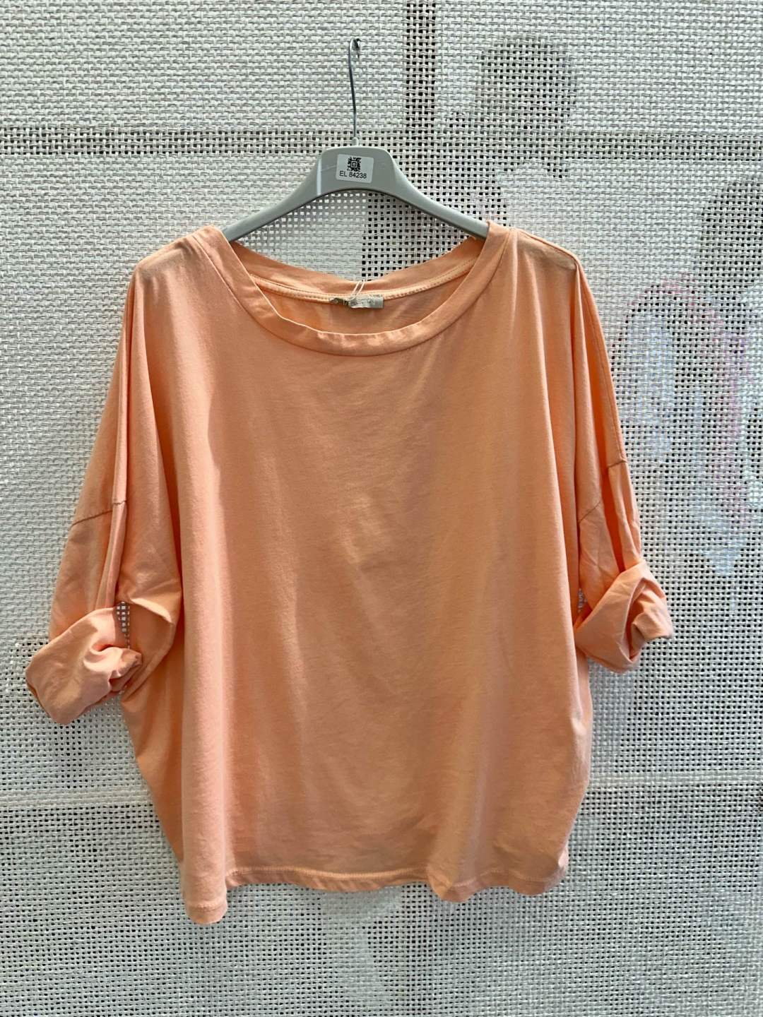 CAMISETA BASIC CUELLO BARCO LISA